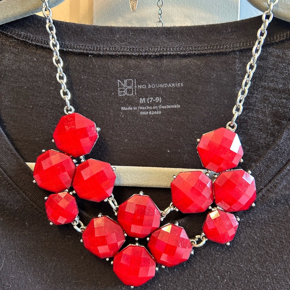 New York and Co. red cluster statement necklace